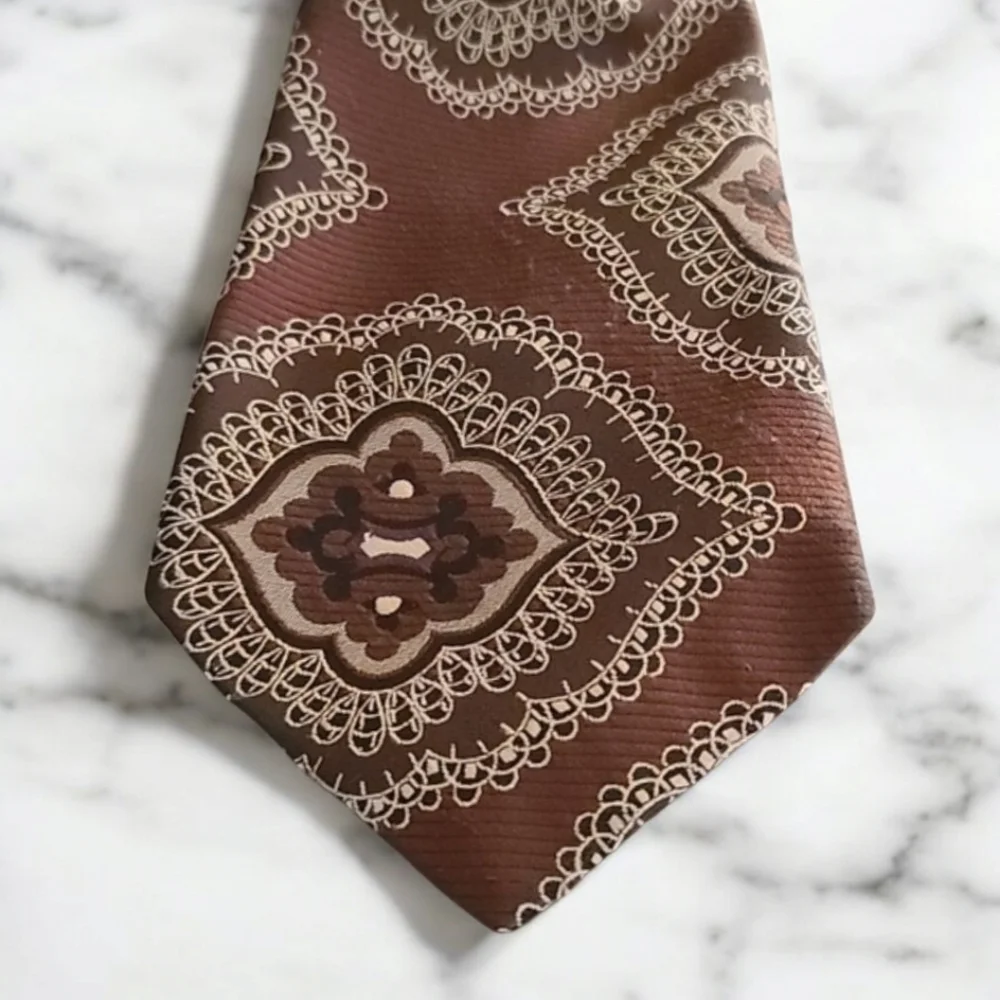 VINTAGE 70's PAVANNE CRAVATS Mens Dress Suit Tie Brown Polyester MCM Retro
